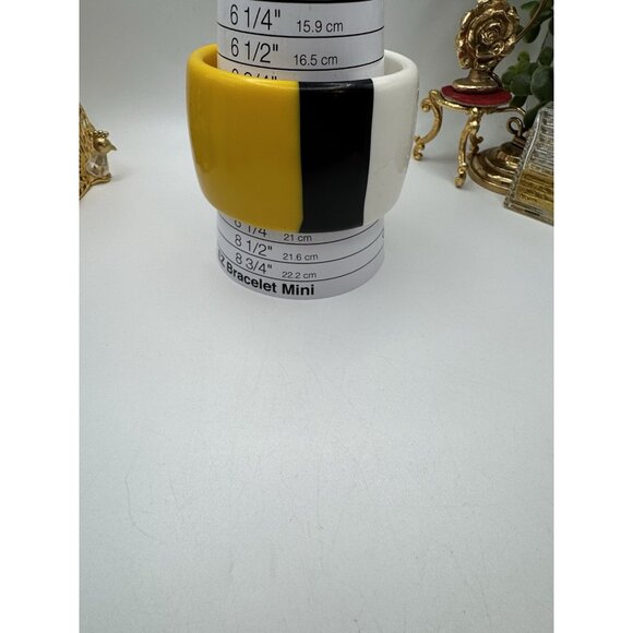Vintage Retro Lucite Striped Chunky Bangle Bracelet Yellow White And Black - Picture 4 of 6